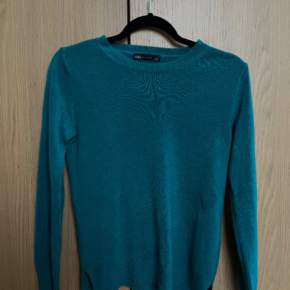 Grön och härlig stickad tröja från Marcs & Spencer. En enkel och vardaglig tröja som passar till allt. . Tröjor & Koftor.