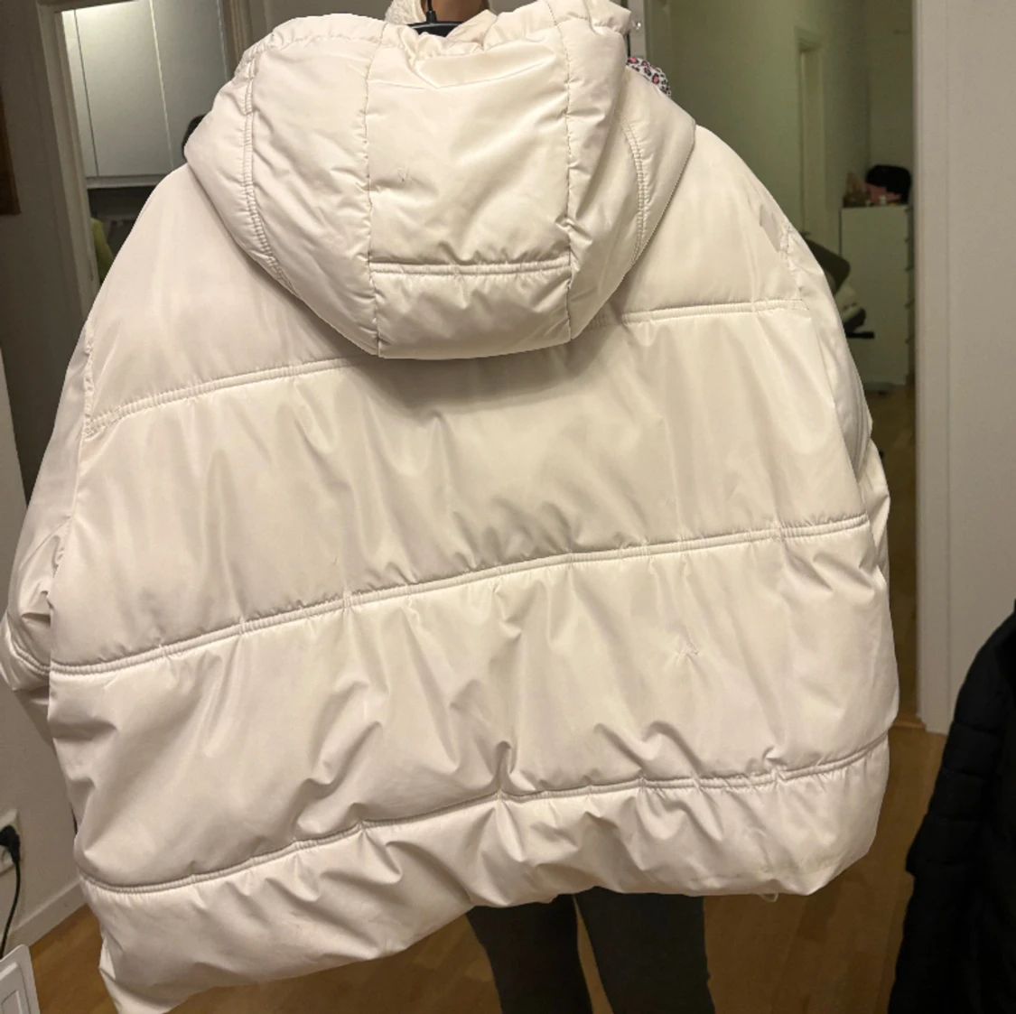 Vit jacka med luva - 90