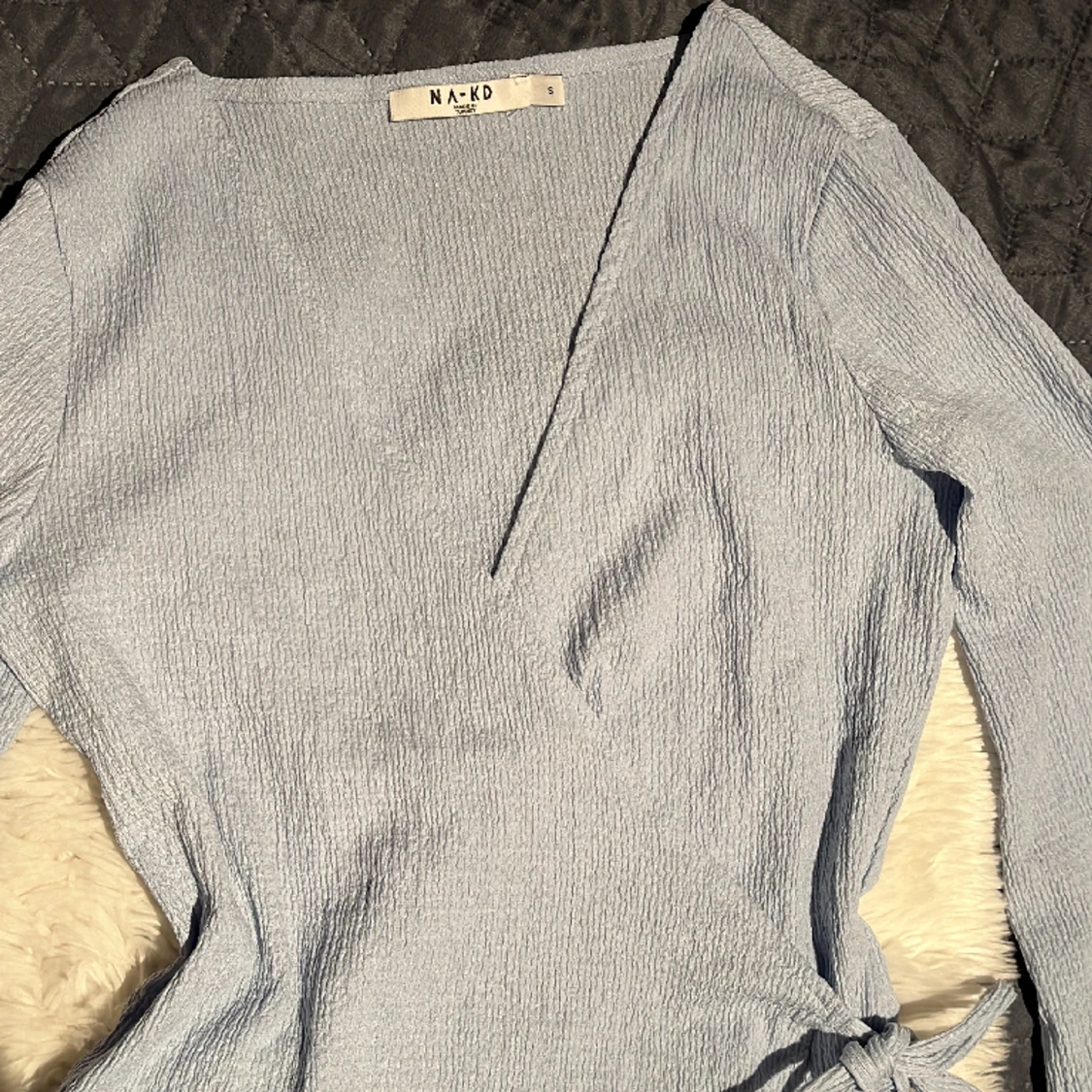 Blå omlott top - 91