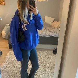 Hoodie - Hoodie från Zalando, nyskick, storlek M!🤍