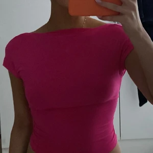 Rosa tröja med öppen rygg - Älskar denna men får inte användning utan den:((