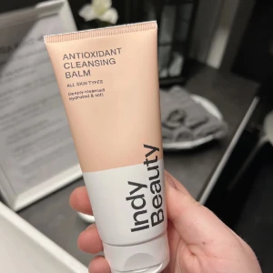 Indy beauty  - Indy beauty Cleansing balm, använd några gånger så typ som ny. 