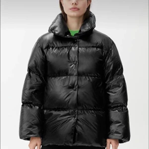 Jacka  - Snygg vinterjacka från arket! Jättebra skick❤️nypris 2600