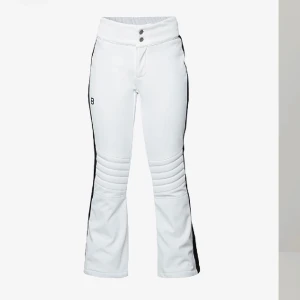 Skidbyxor - 8848 Altitude - Säljer dessa superfina skidbyxorna från 8848 Altitude. Juniorstorlek, 140. Mycket sparsamt använda, superbra skick, inga fläckar! Nypris: 1300kr. Ge ett rimligt prisförslag ifall du är intresserad! 