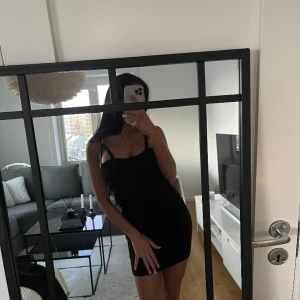 Klänning - Använd 1 gång 