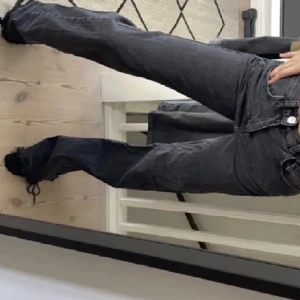 Jeans  - Grå jeans från pull and bear. Enbart testade. Inga defekter 