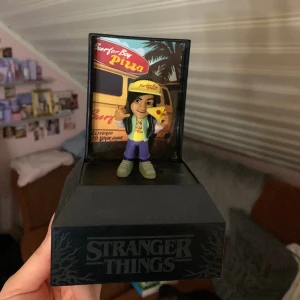 Stranger things figur - Säljer för 140kr Är som ny! 