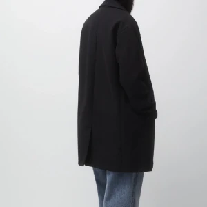 Jacka  - Säljer min svarta kappa ifrån pull and bear! Varit min favorit väldigt länge så nu är det dags att sälja den vidare! 💗 