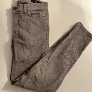 Dondup jeans 🔥👊 - Feta jeans från Dondup i bra skick 💥🙏 trendiga och passar perfekt till kommande våren 