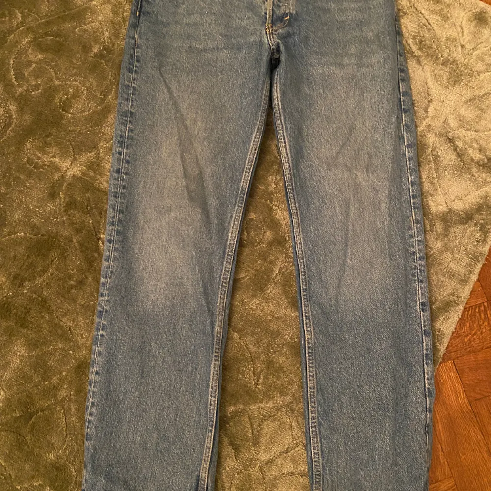 Weekday jeans Cond 9/10(använda 1-2 gånger) Storlek:30/30. Jeans & Byxor.