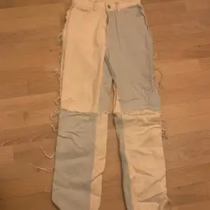 Straight blå vita jeans från shein 