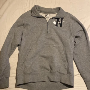 Half zip - Äldre Nike half-zip  Felfri inga fläckar osv