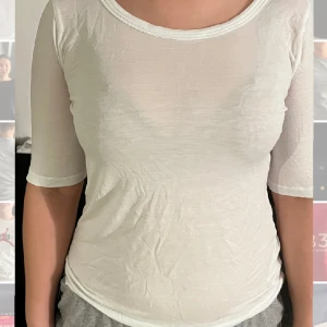 T shirt  - Fin t shirt, perfekt till sommaren, inga defekter och har använts 1 gång💗