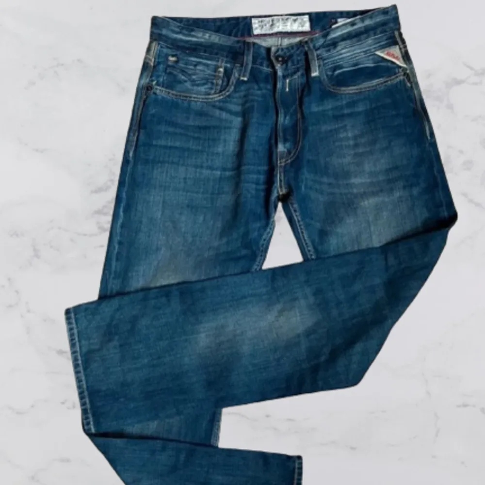 Intressekoll på mina replay jeans!  Kond 8,5/10, använda ett par gånger och tvättade typ 2 gånger Väldigt fräscha och stilrena jeans från märket Replay! Frågor, funderingar eller prisförslag så är det bara att skicka privat🍾🥂💸. Jeans & Byxor.