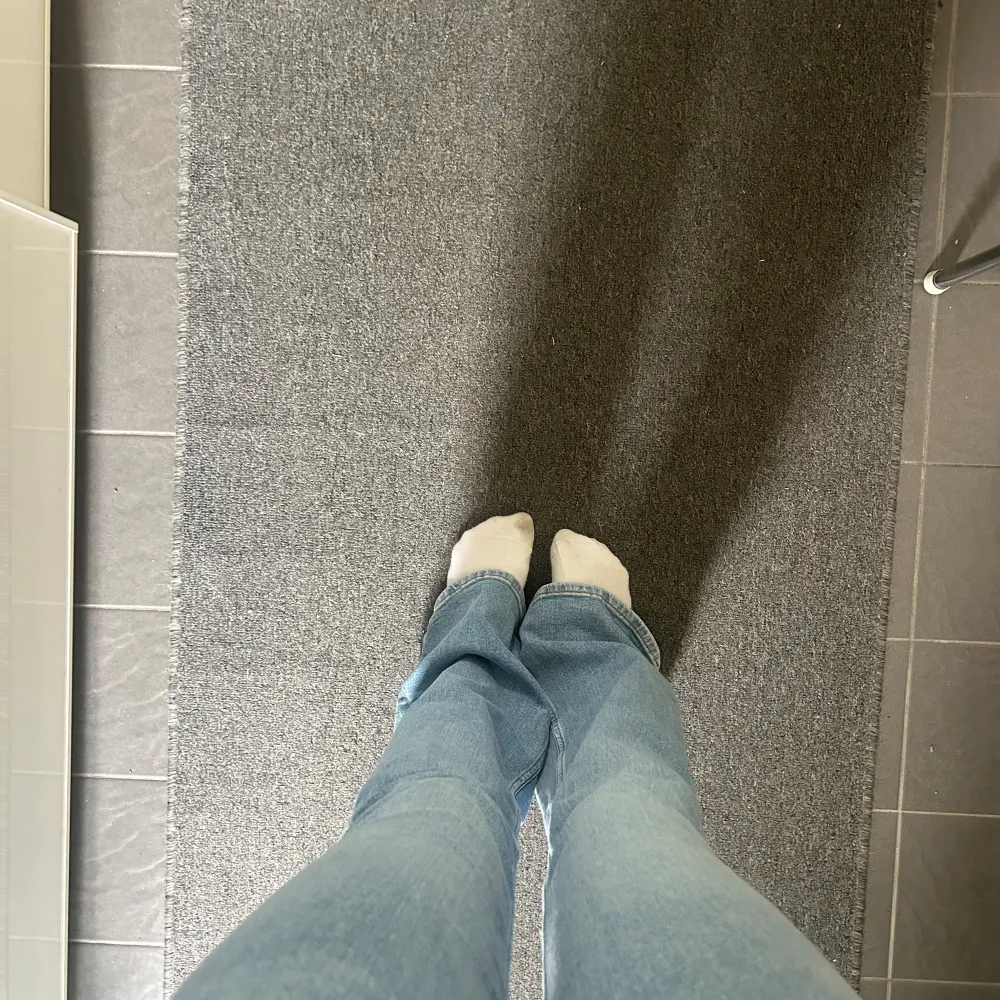 Ett par ljusblåa zara jeans som inte kommer till användning. Skriv för fler bilder.. Jeans & Byxor.
