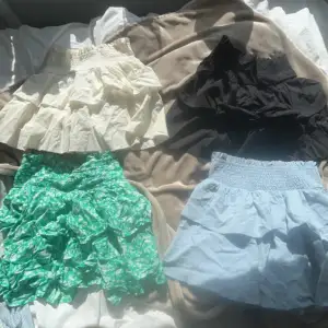 Säljer dessa kjolar alla för 400 kr elelr 120kr för 1😽😽kom privat för flera bilder!