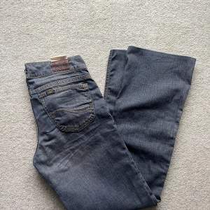 Lågmidjade bootcut jeans från Lee :) säljer då de är för små för mig💓mått: midja 80cm, innerben 79cm