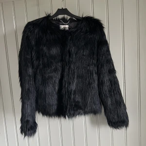 Fuskpäls jacka H&M - Bra skick!