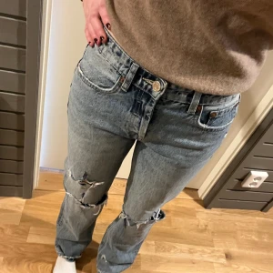 Jeans  - Så snygga mid waist jeans från zara 💕 