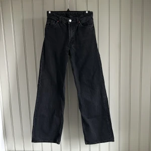 Jeans Monki - Bra skick! W25, innerbenslängd 76