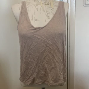 Vitt line  - Basic vitt linne med V cut