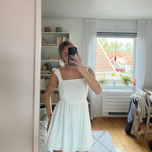 Studentklänning  - Aldrig använd, köpte förra året inför studenten på sellpy