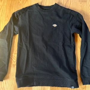 Dickies sweatshirt  - Väl använd men i mycket bra skick