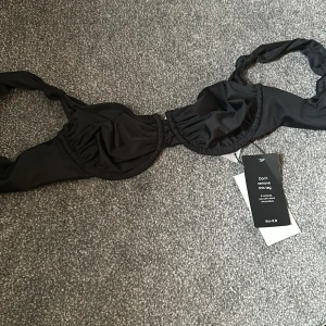 Bikinitopp - Jättefin bikinitopp från Hannah schönbergs collektion på nakd💛lappen är kvar