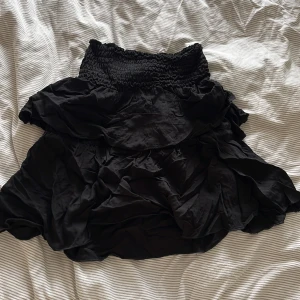 Volangkjol - Volangkjol i storlek 158/164. Kommer strykas innan den säljs. 