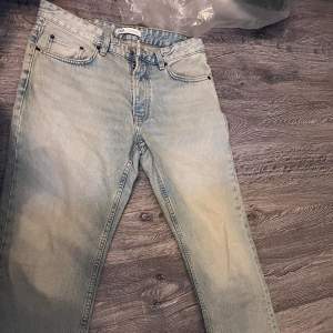Jätte fina zara jeans oanvända i storlek 42