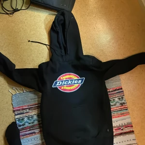 Dickies - En väldigt fin hoodie, inte använd så mycket den är typ i ny skick