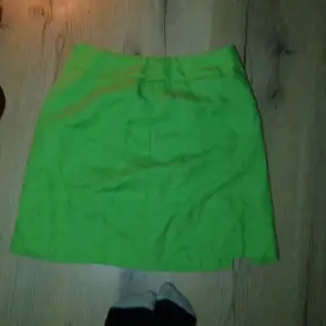 En grön kjol från Gina  