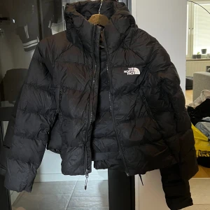 The north face  HYALITE HOODIE - Dunjacka - HYALITE HOODIE - Dunjacka I väldigt bra skick. Nypris 2200kr 