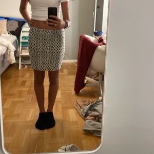 Medel kort kjol - Den är i bra skick har inte använt den en gång 
