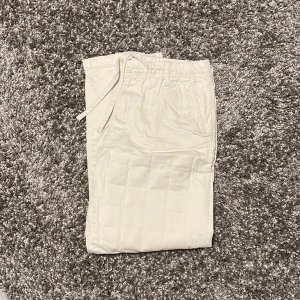 Chinos ifrån Hm - Riktigt najs chinos till i sommar med relaxed fit. Kolla in min plick för fler byxor och grejer ni kan få paketpris på 