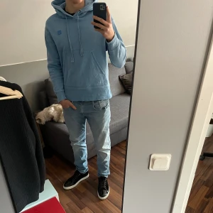 Acne Studios Hoodie - Riktigt fin hoodie från Acne Studios. Skicket är mycket bra, inga defekter. Nypris ligger runt 3000. Skriv om funderingar eller fler bilder 
