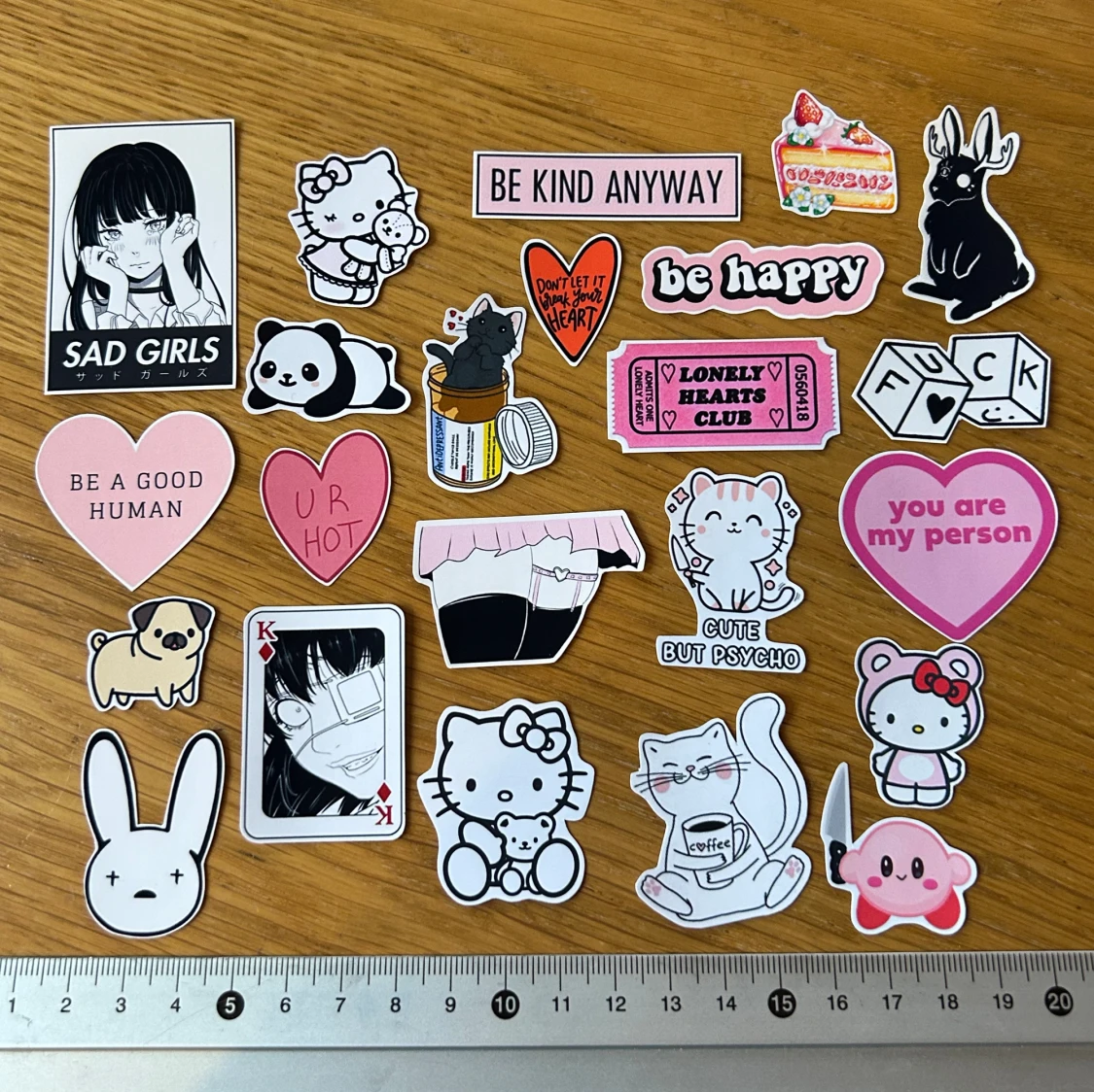 Klistermärke-pack 🩷🖤 - 90