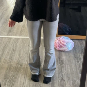 Gråa jeans - Säljer dessa gråa jeans från Gina kommer inte till användning🩷
