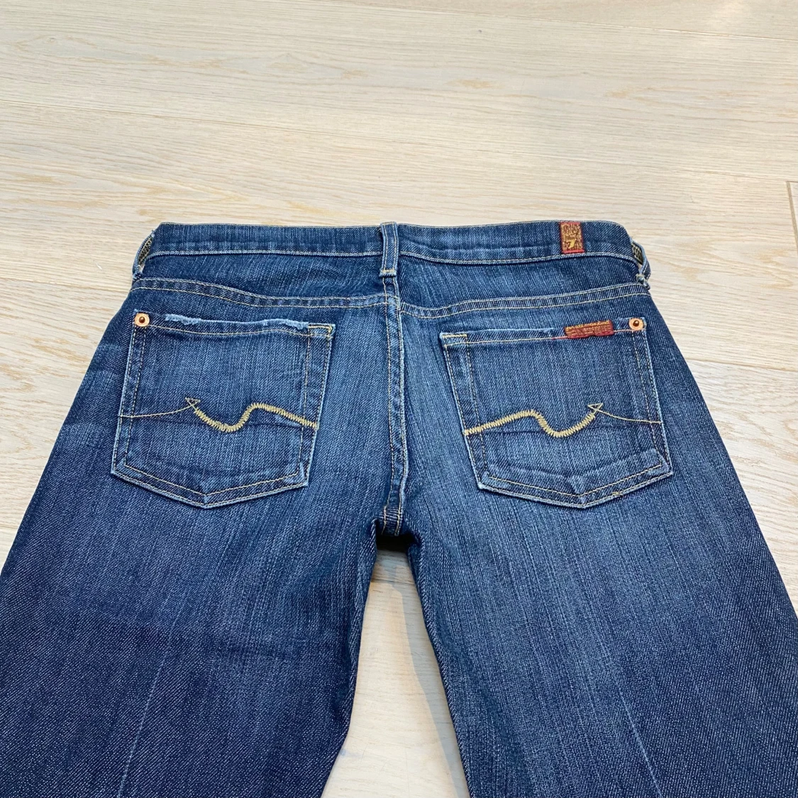 lågmidjade bootcut jeans från 7 for all mankind💕 - 91