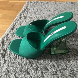 Oanvända klackar från Zara  - Storlek 37. Aldrig använda, endast testade. Säljer pga för små. Nypris 559, säljer för 450. Vid intresse kom gärna med prisförslag. 