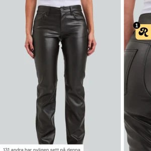 Skinnbyxor - Säljer mina skinnbyxor i rak modell då de inte kommer till användning längre. Hör av dig vid egna bilder eller frågor! 