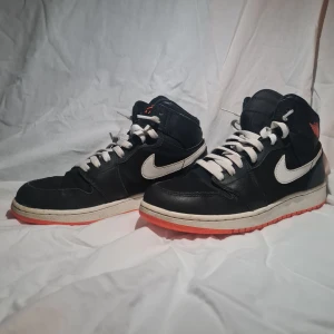 Snygga Nike air jordan retro high hot pink fushia white black. - Bra skor