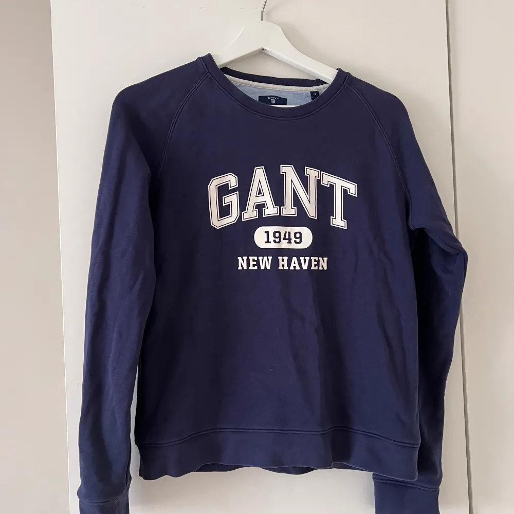 En tröja från Gant som inte kommit till användning, men jätteskön💞🙌🏼 Pris kan diskuteras!. Tröjor & Koftor.