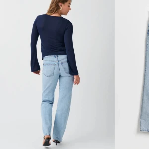 Low waist jeans  - Säljer dessa snygga low waist jeansen frön Gina tricot då de tyvärr inte kommer till användning! De är knappt använda och köptes förra vintern, men inga defekter! Hör av dig för mer bilder. Köparen står för frakten 😊