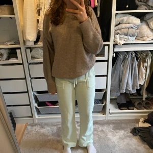 Juicy couture byxor - Ljusgröna juicy couture byxor, säljer på grund av att de inte kommer till användning. Storlek M men passar även S.