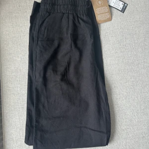 Svart linnebyxa - Super fin linnebyxa från veromoda! Aldrig använd, prislapp kvar🌸