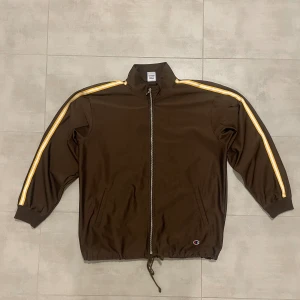 Champion zip up - Vintage zip up tröja från champion. Sällsynt tröja. Strl M, sitter lite större.  
