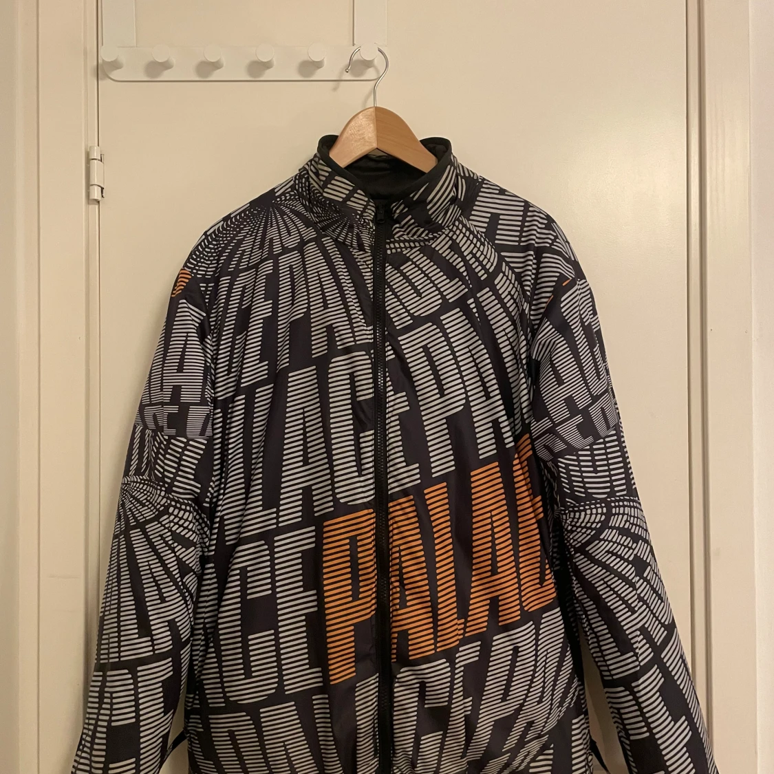 Palace jacka - 90