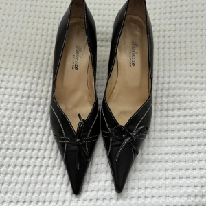 Vintage klackar - Säljer dessa vintage klackar från Italien i äkta läder🌷kom med prisförslag  Säljer mer på min depop @livsvintaqe