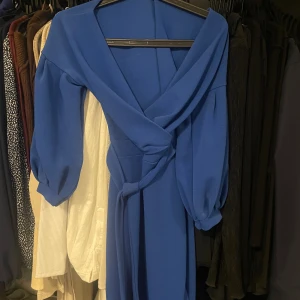 Boohoo klänning  - Storlek s använd en gång tvättad o hängd sen dess